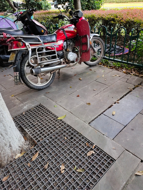 架子摩托车,无手续,但是正规军。900块卖...