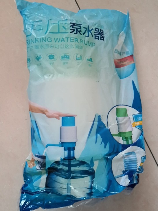 水桶倒水太费劲，有了这个只需要按压一下就解...