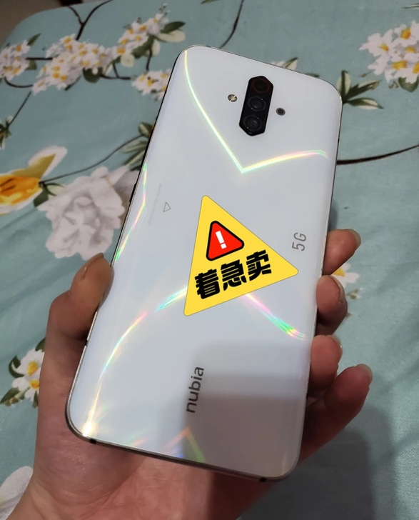绝版努比亚play最便宜的双肩键手机,8+...