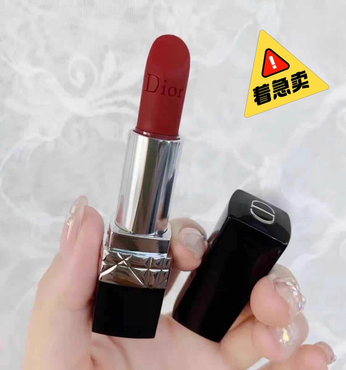 个人闲置999口红，有哑光跟滋润。一样有两...
