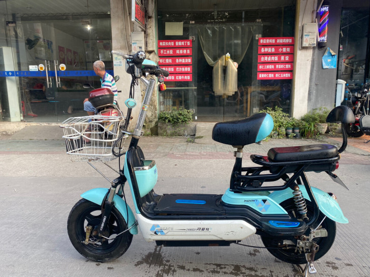 可爱鸟电动车48v12a 能跑25公里左右...