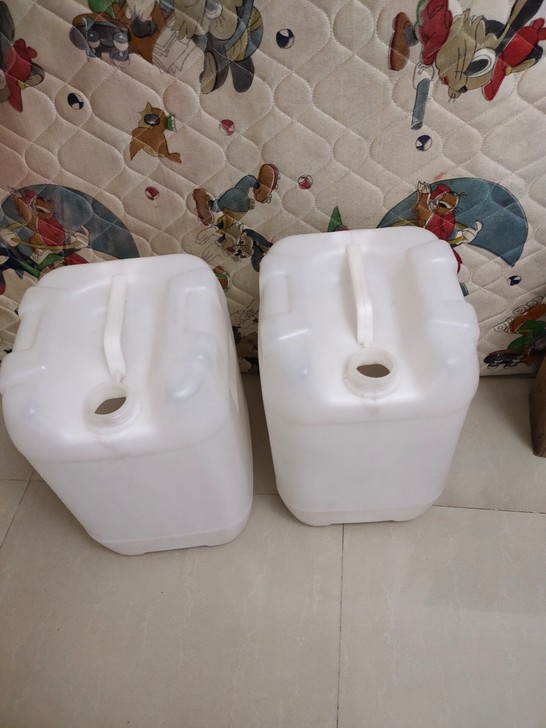 25L食品级加厚塑料桶，保存完好，几乎没有...