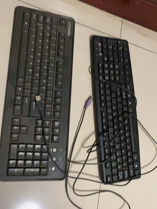 电脑笔记本键盘闲置两个一直没用，一个针孔的...
