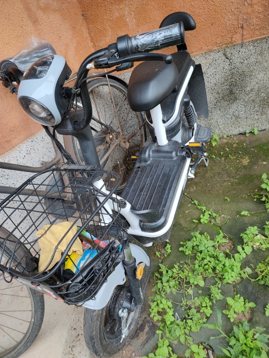 小刀电动车一辆，5月初购买，为了学驾照骑，...