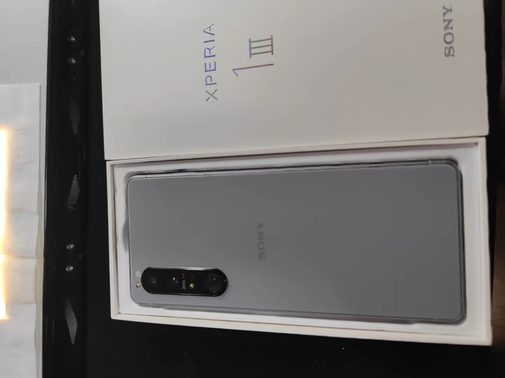 索尼Xperia1iii灰色买来没多久，全...