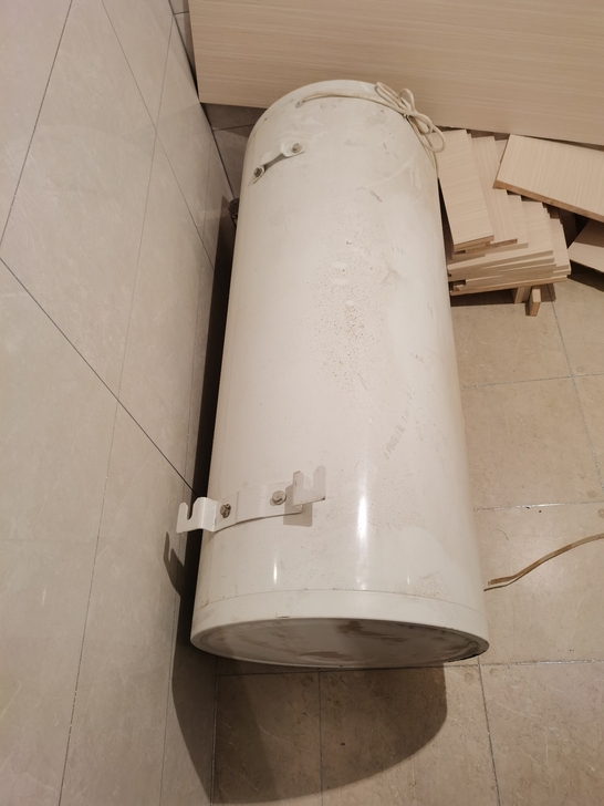 电热水器 灌云嘉天下房子自带
