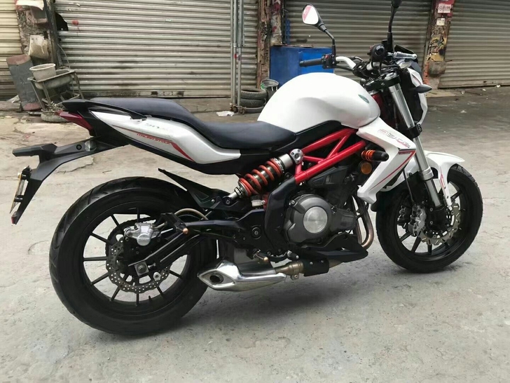 爆款15年黄龙300街车摩托车  价格便宜...