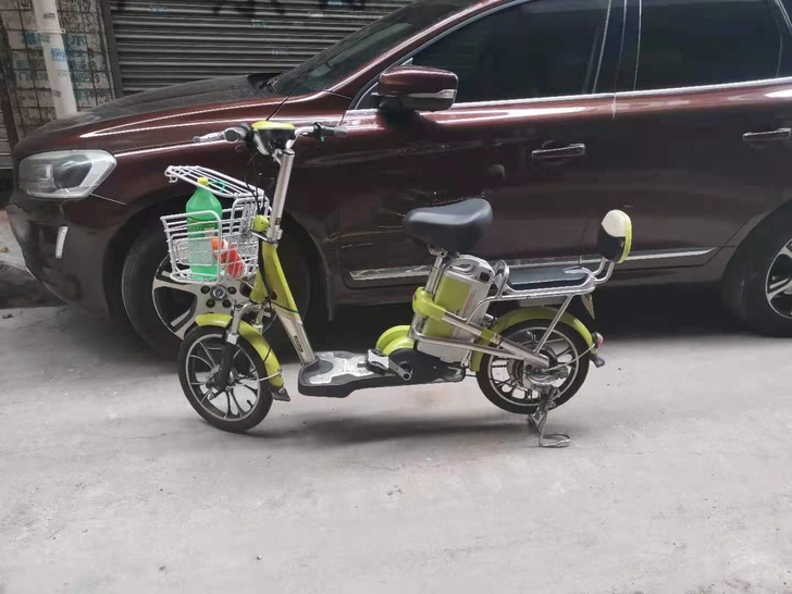 出爱玛电动车，去年买的，可以跑三十公里