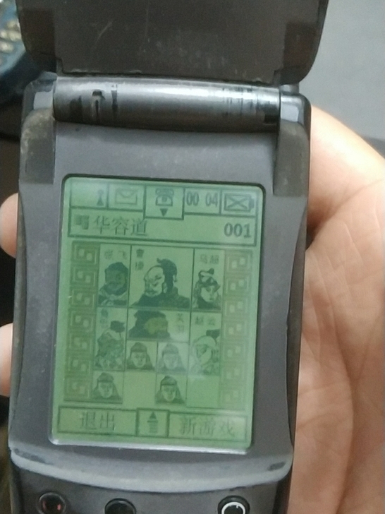 摩托罗拉A6188手机，成色一般，夹电开机...