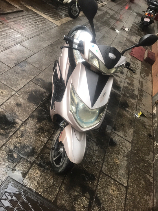 小刀电动车60伏  五个电池    能跑3...
