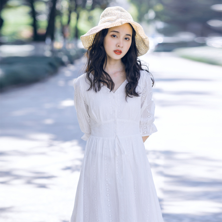 【全新】小白裙白色仙女裙子清新气质V领镂空...