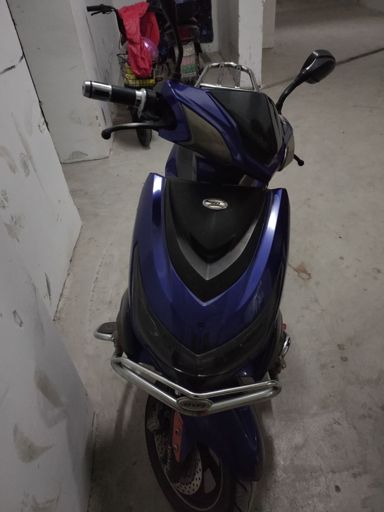 小刀电动车犀牛王9.5成新，全新72v32...
