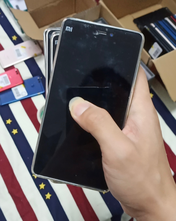 小米4c 3+32,成色不错,戴套贴膜,来...