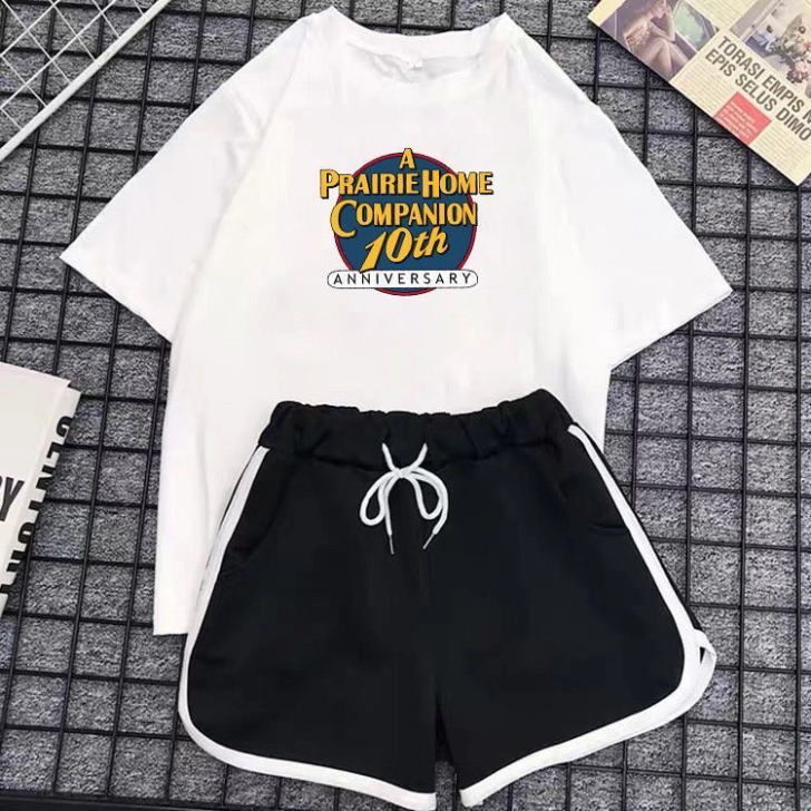 买了一套运动服，结果穿上大小有点不合适，，...