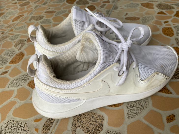 清鞋柜,NIKE,网面运动鞋,穿着痕迹如图...