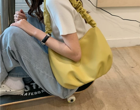 包包女2021夏季新款褶皱单肩包云朵包托特...