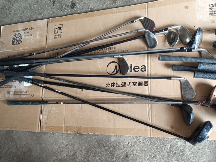 各种品牌高尔夫球杆