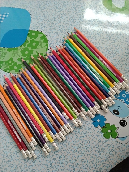 可擦彩色铅笔学生文具填色可擦铅笔桶装美术用...