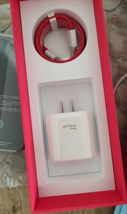 一加9r，蓝屿8+128g刚买的，应该有9...