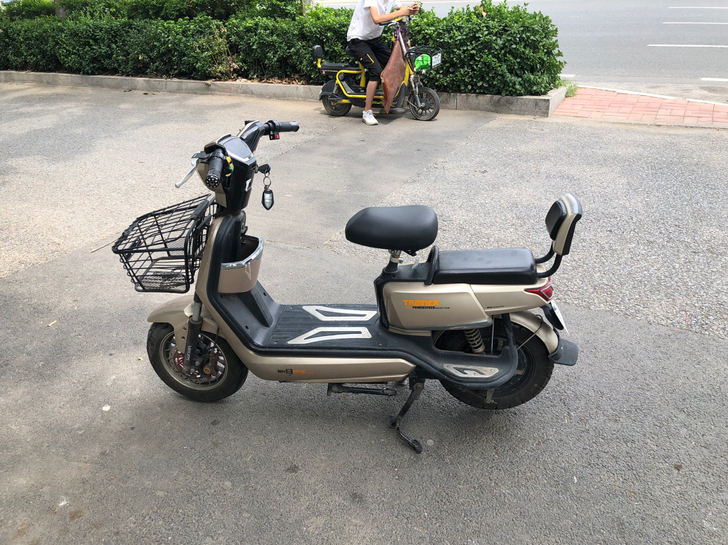 新日60Ｖ20电动车 899元出售