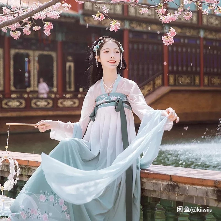 汉尚华莲齐胸汉服夏至襦裙