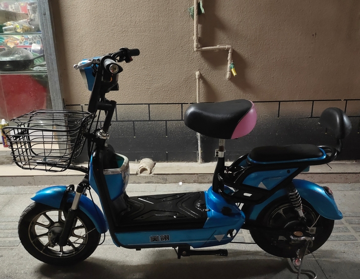 雅迪店促销，低价处理一批二手电动车，价格不...