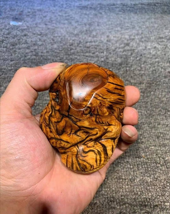 崖柏瘤疤手把件