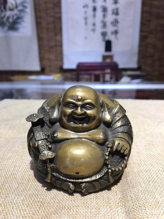 弥勒佛 铜佛像 手持如意佛 在佛门中 手持...