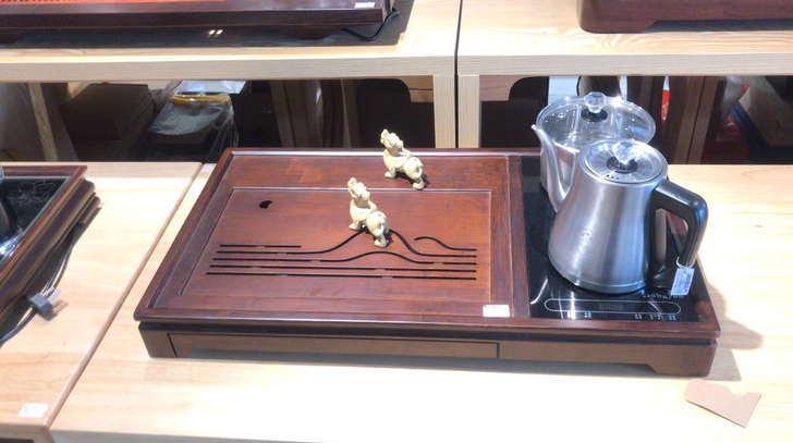 茶铺经营惨淡,特惠实木茶盘茶海茶台,摆件根...