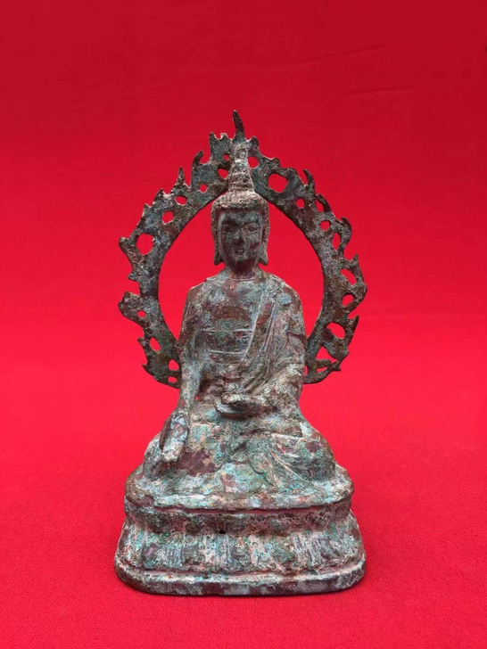 老铜佛像.