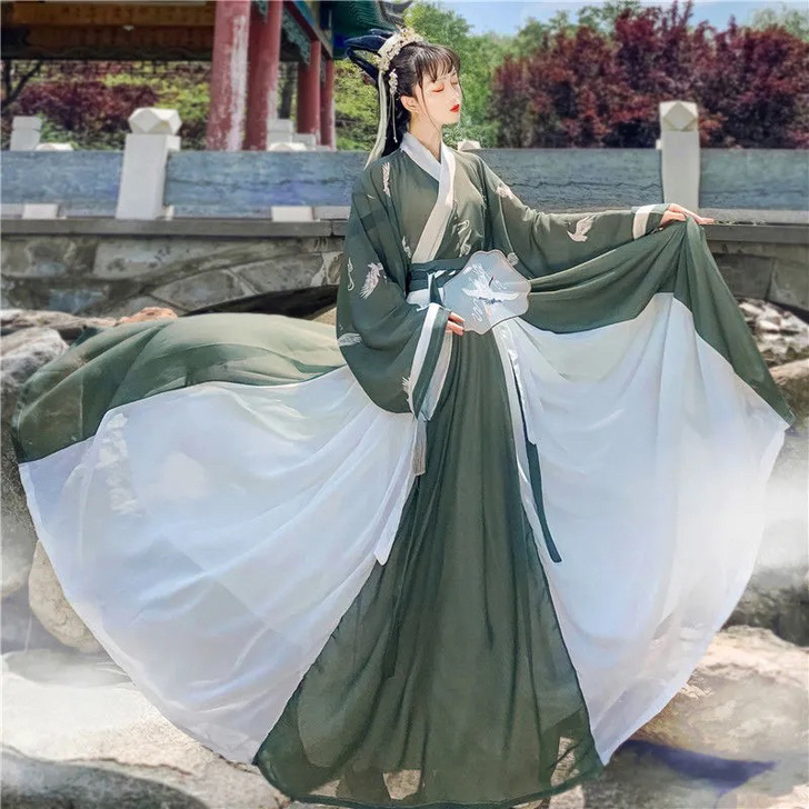 衣服无瑕疵，九成新，男女同款，情侣汉服，买...