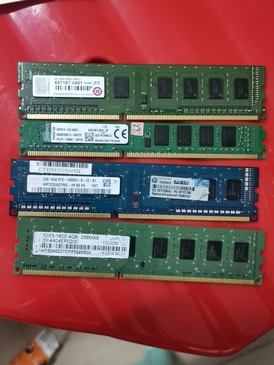 ddr3-4G内存三条,2g一条