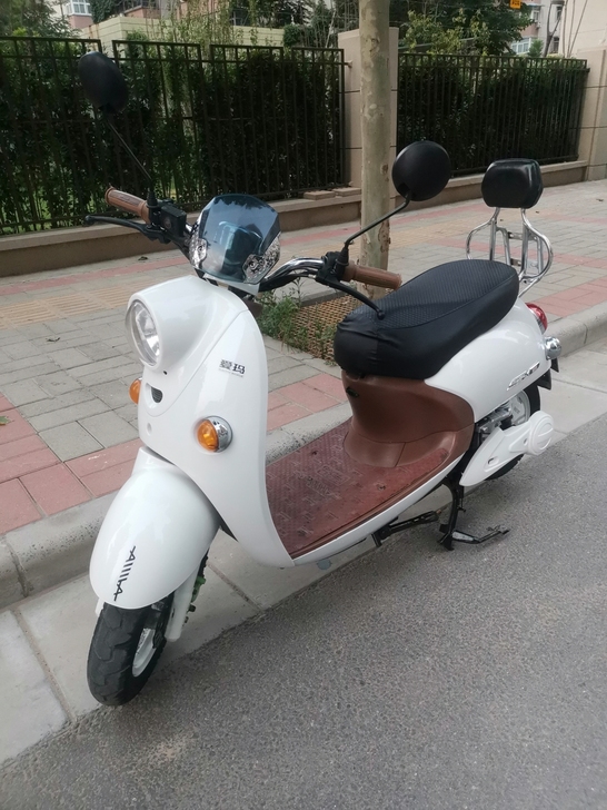 个人九成新爱玛小鬼电动车转让,车子还没一年...