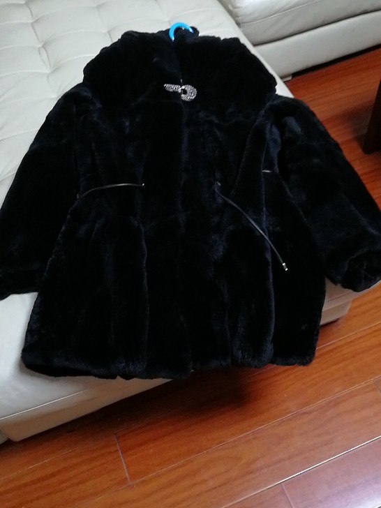 獭兔毛女外套，真毛真毛，皮料整，做功精细，...