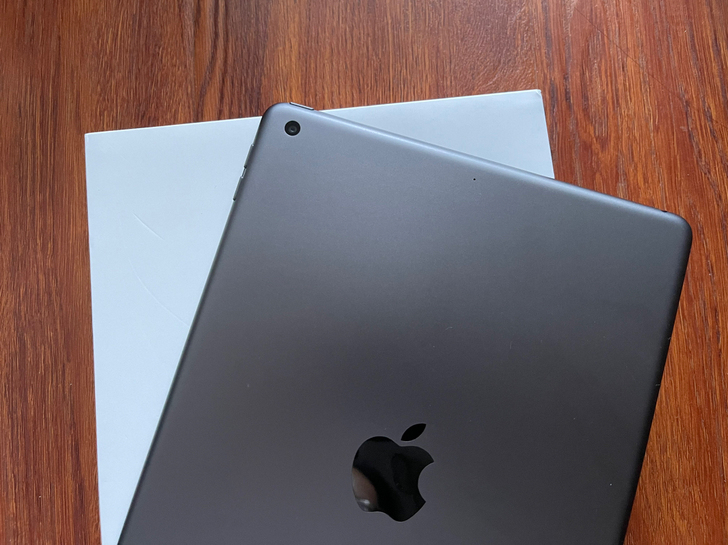 iPad2020 深空灰128G 7月5号...