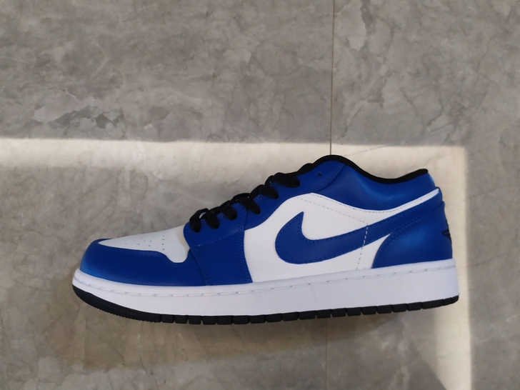 AJ1 low 小闪电白蓝 全新  42....