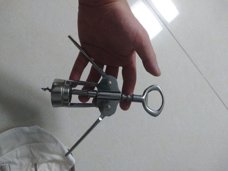 红酒开瓶器,处置家中闲置物品,一个20,一...