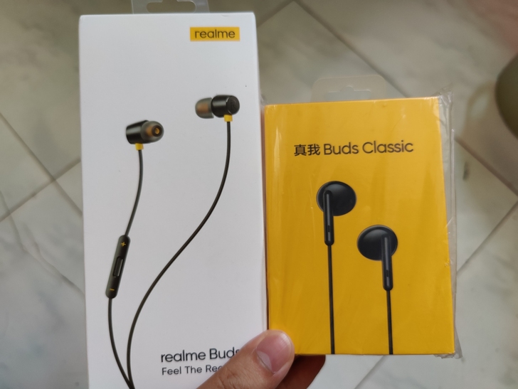 realme真我耳机,买手机送的,全新未拆...