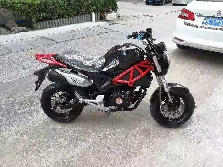 摩托车