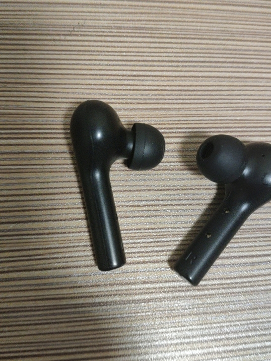 QCY T5,因充电仓丢失而出售两只耳机,...
