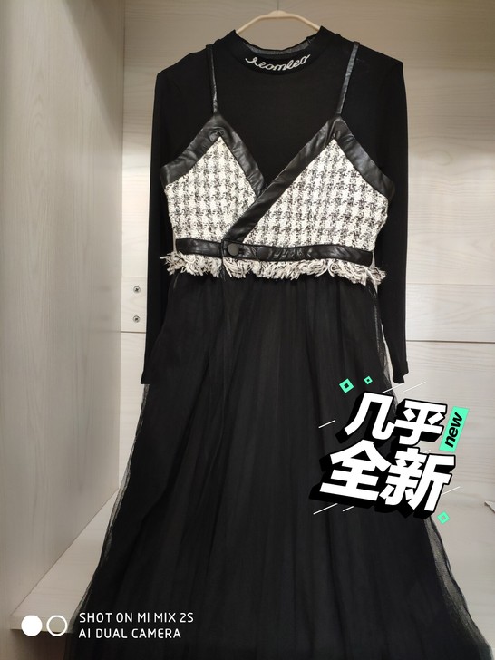 春秋两件套连衣裙，均码，购物实体店，买的时...