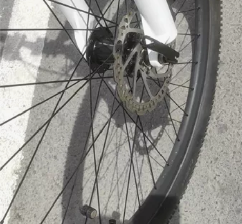 图腾自行车，全新27速内走线车架。轮径是2...
