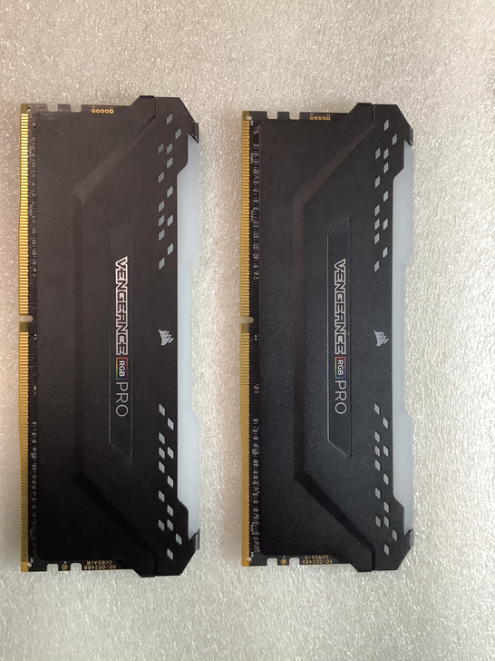 海盗船ddr4 16g*2 3200内存连...