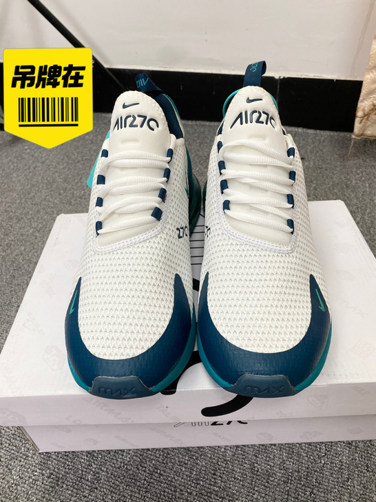 27c半掌气垫跑鞋全新，白蓝43码。