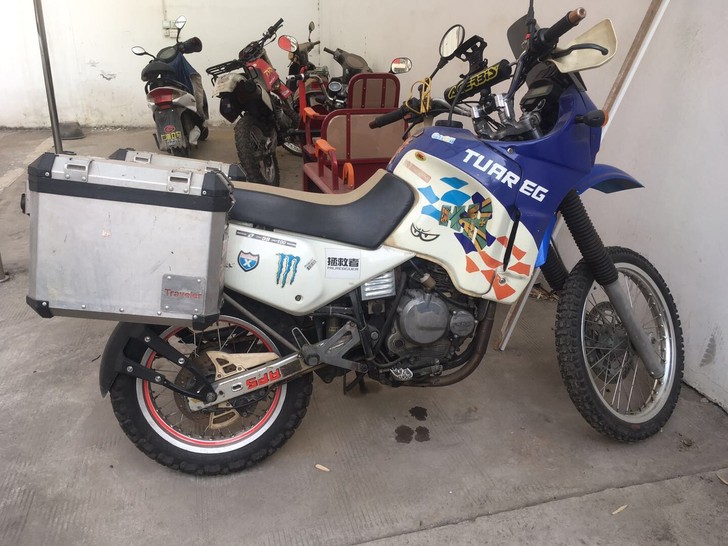 阿普利亚拉力摩托车，Tuareg 125自...