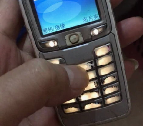 诺基亚e70。没电池和后盖,拉圾成色如图,...