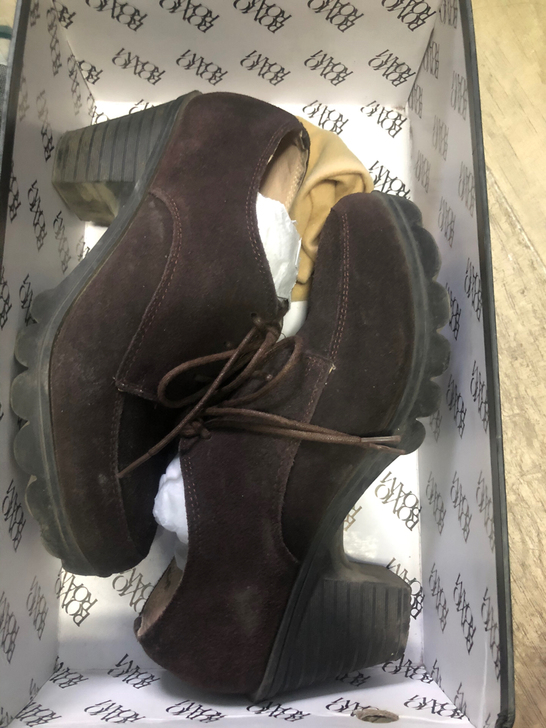 女士单鞋 38码 很好搭衣服 就是不怎么会...