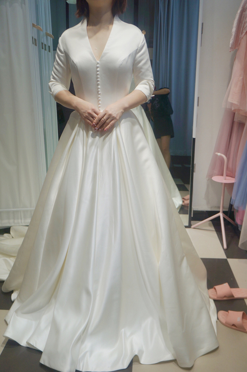实体店婚纱礼服上新出旧款，全部2020入的...