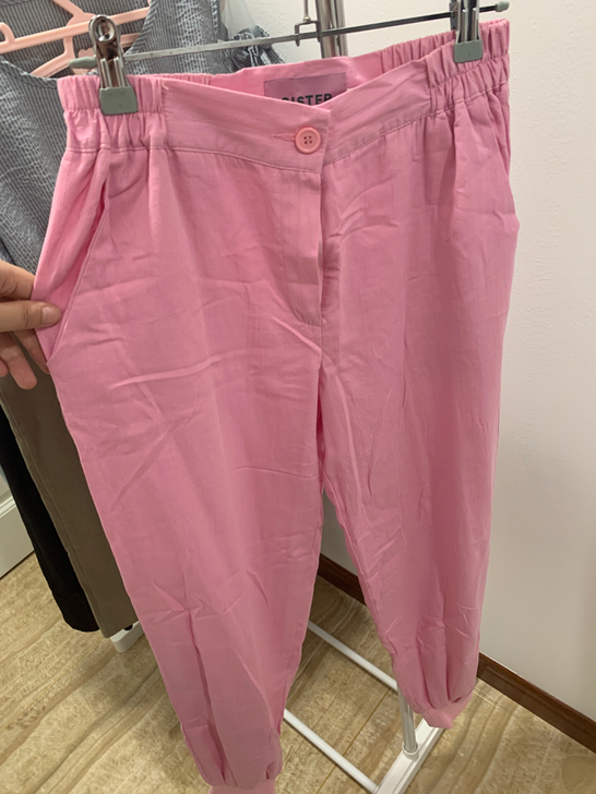 全新的粉色休闲裤,属于薄款的夏天穿正合适,...