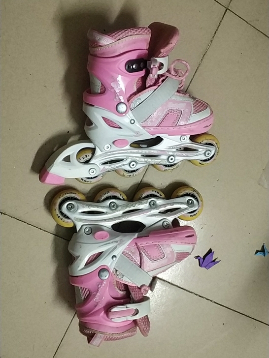 买给女儿用的,只用二次然后小孩对溜冰没兴趣...